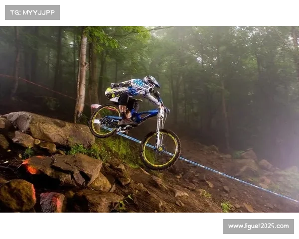 UCI修订山地车赛事安全规则,新增强制装备检查环节 UCI修订山地车赛事安全规则,新增强制装备检查环节